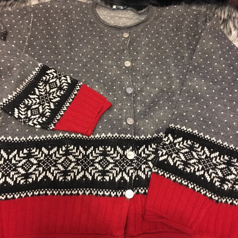 Winter Snowflake Sweater with Horse & Buggy Buttons Size Medium